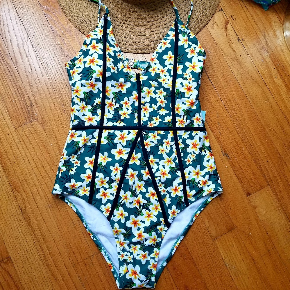 Brand new Cupshe one piece bikini